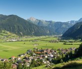 Blick auf Mayrhofen<br/><h7> © by paul-fotolia.com</h7>